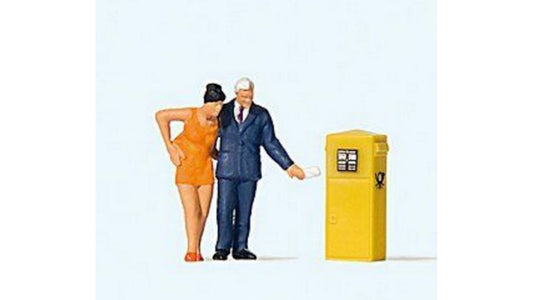 Preiser 28194 At the Mailbox