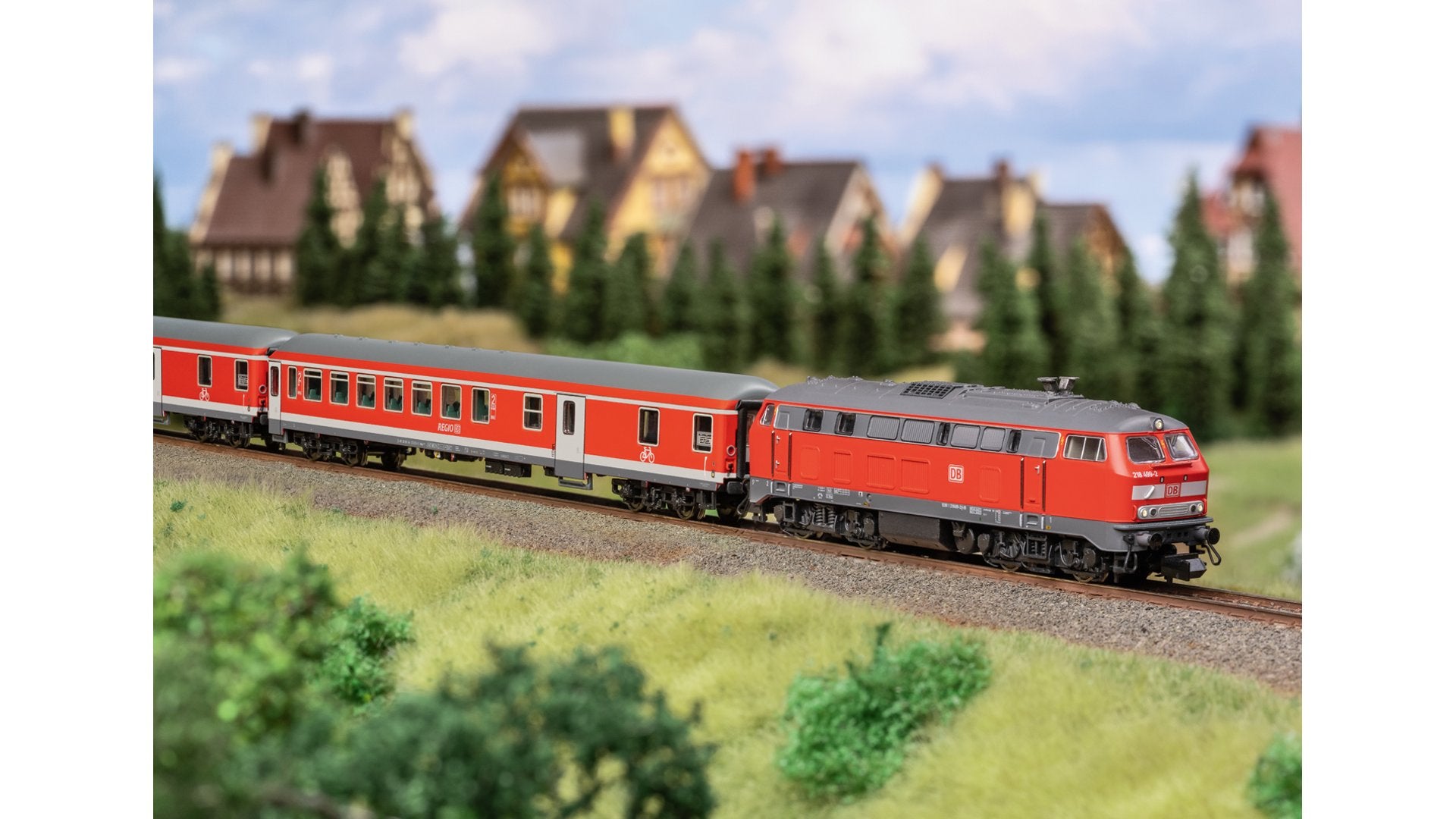 Minitrix T11170 “Recreation Express” Digital Starter Set
