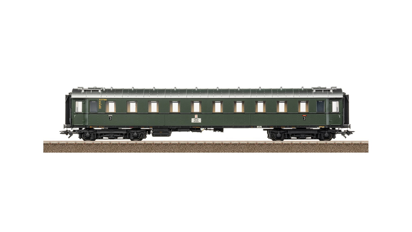 Trix T23626 Type C4ü Express Train Passenger Car for the “D 74”
