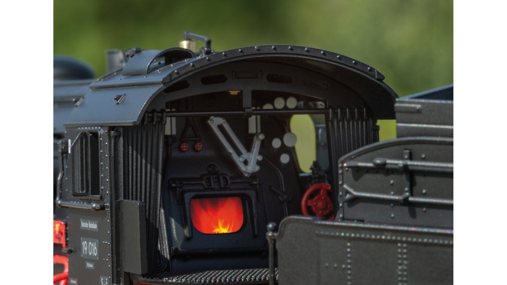 Trix T25019 Saxon Pride Class 19.0 Steam Locomotive