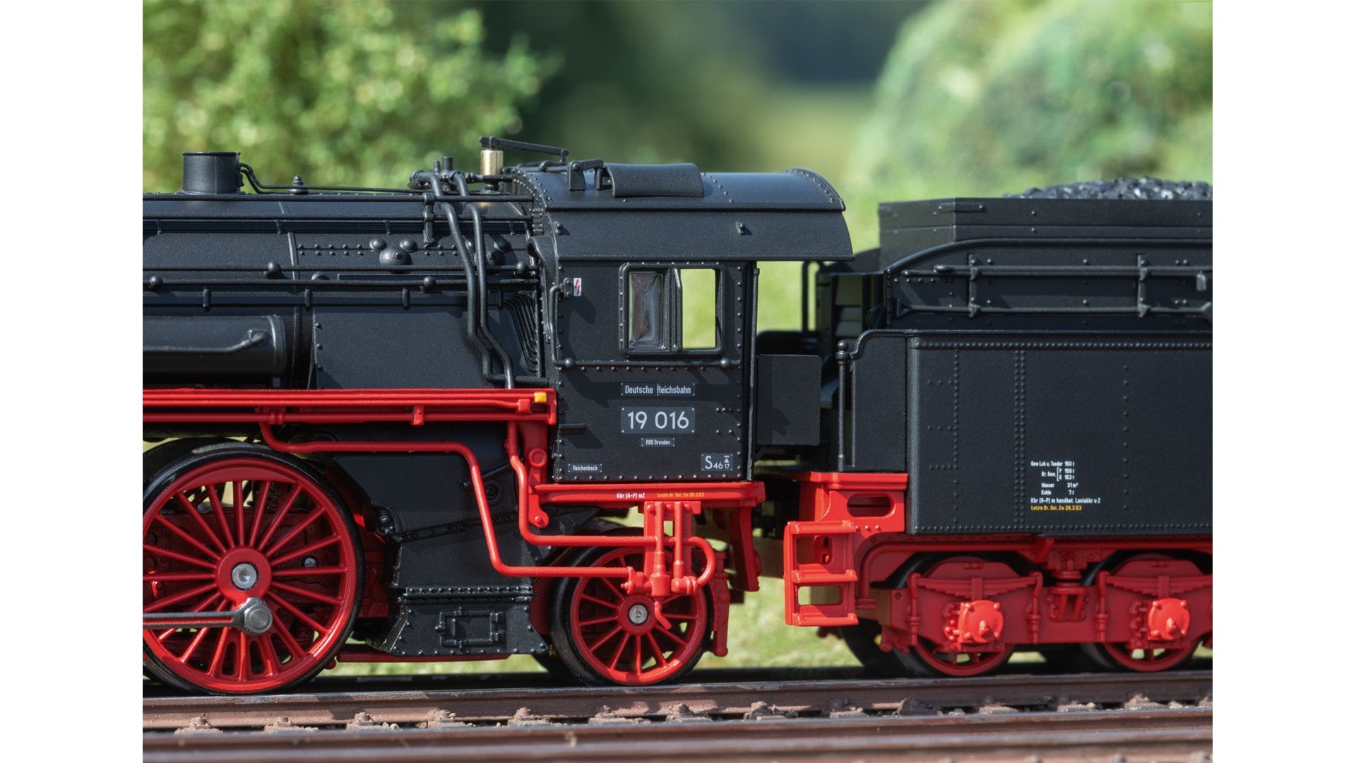 Trix T25019 Saxon Pride Class 19.0 Steam Locomotive
