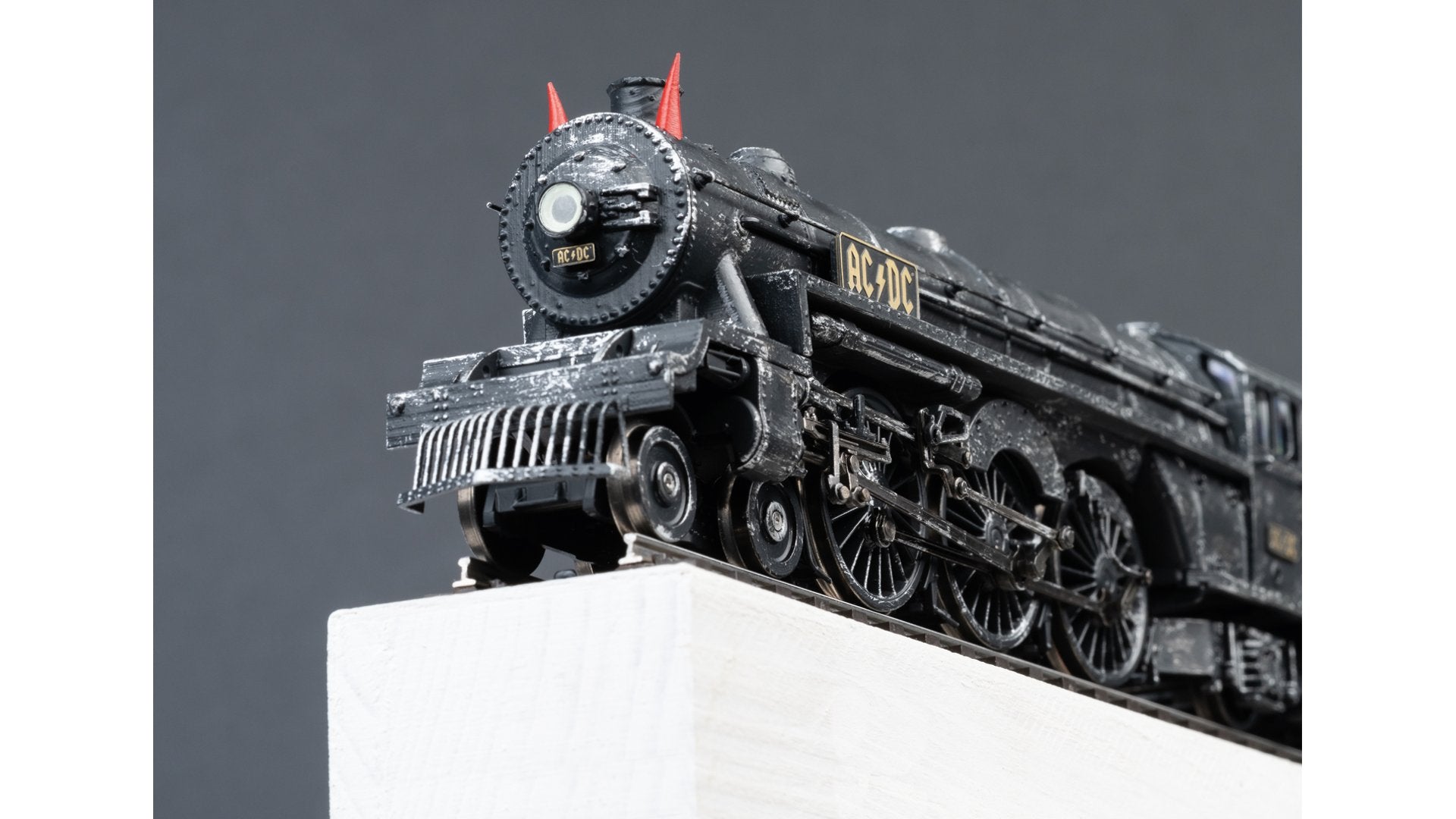 Trix T25492 AC/DC "Black Ice" Steam Locomotive with a Tender