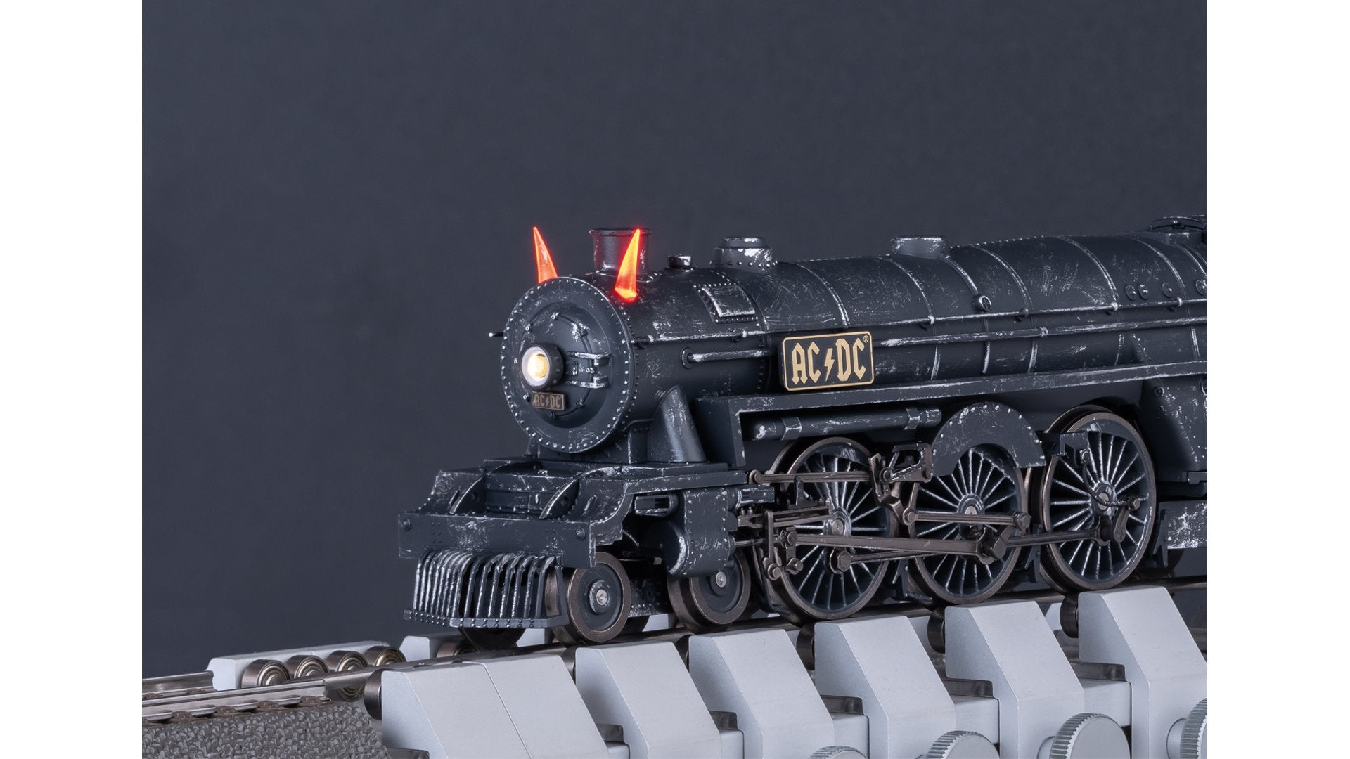Trix T25492 AC/DC "Black Ice" Steam Locomotive with a Tender