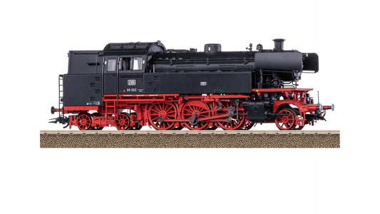 Trix 25660 Steam Locomotive 66 002