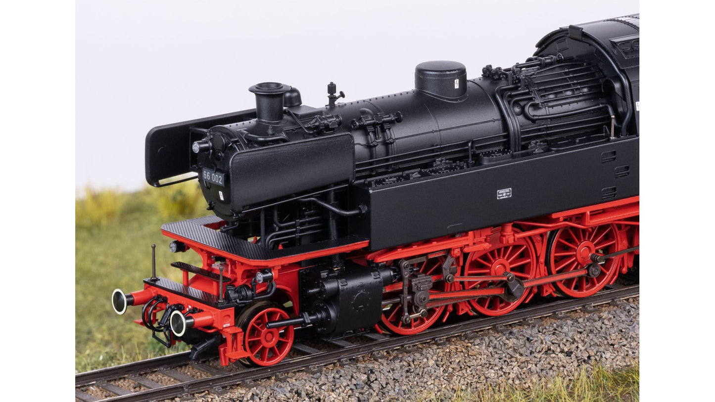 Trix 25660 Steam Locomotive 66 002