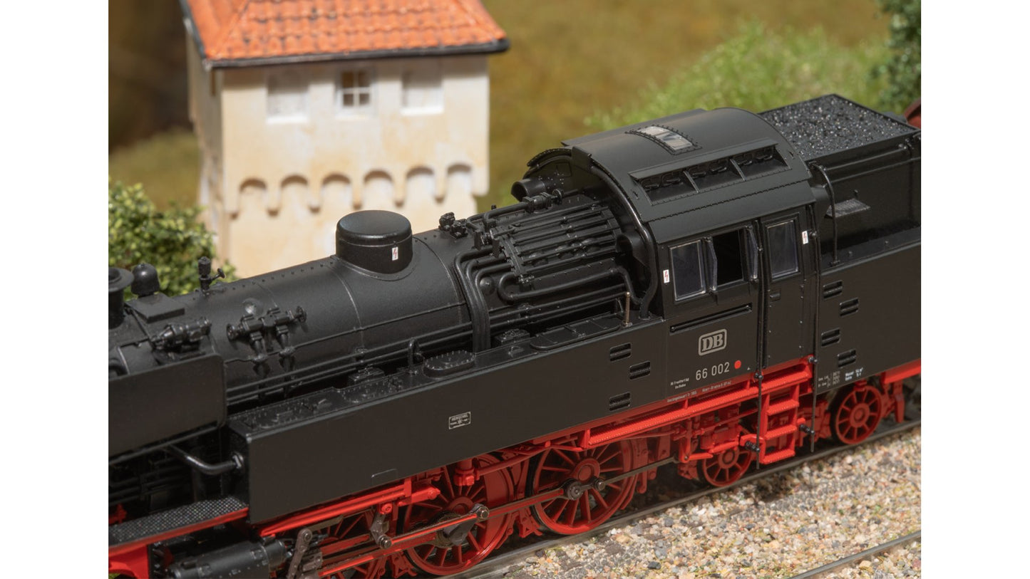Trix 25660 Steam Locomotive 66 002