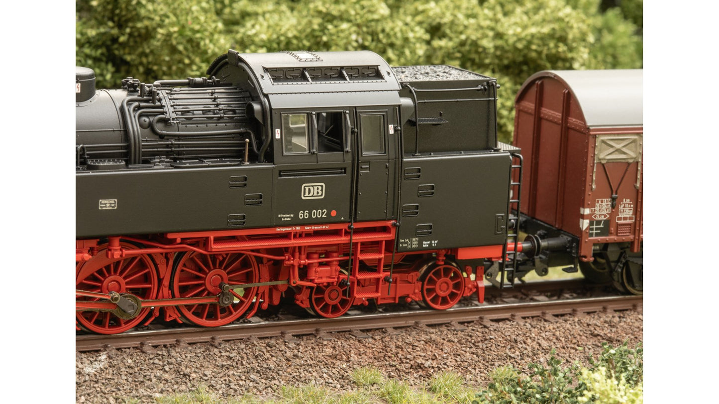 Trix 25660 Steam Locomotive 66 002