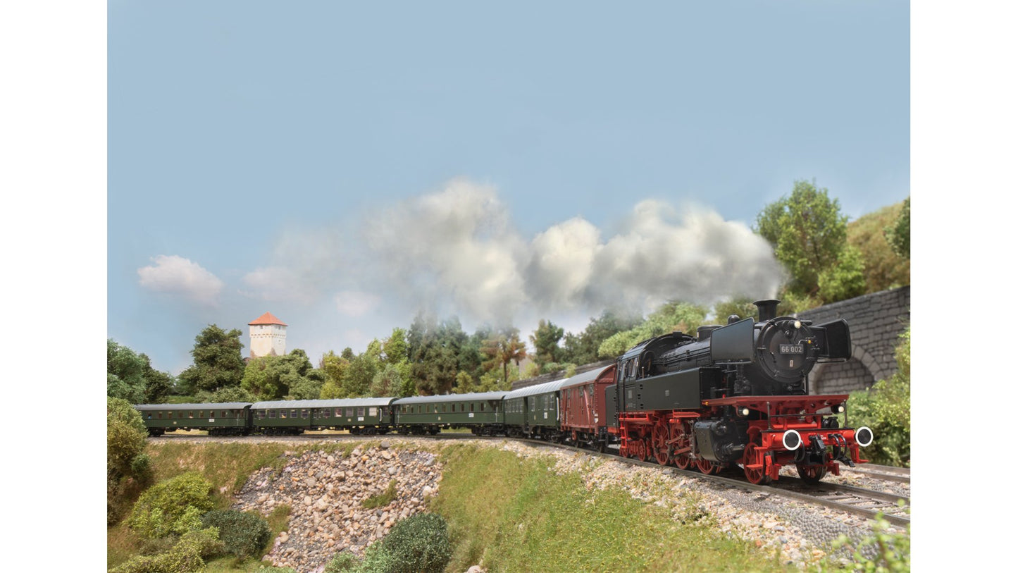 Trix 25660 Steam Locomotive 66 002