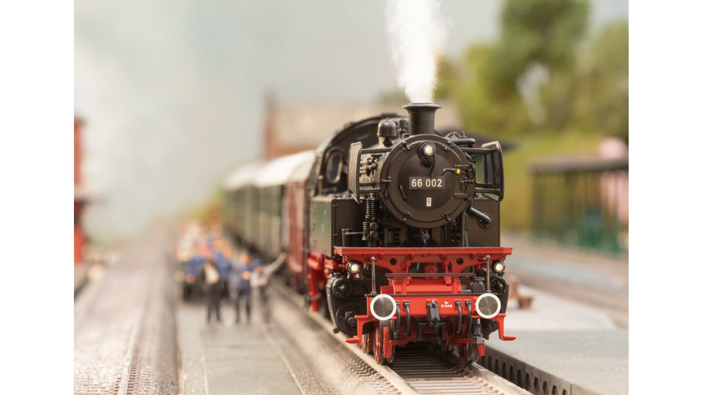 Trix 25660 Steam Locomotive 66 002