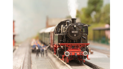 Trix 25660 Steam Locomotive 66 002