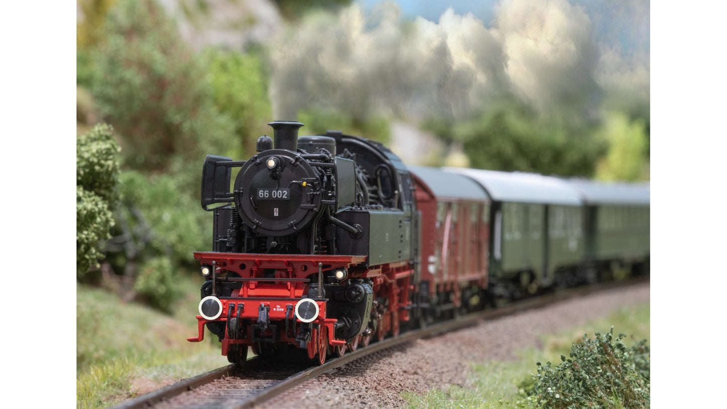 Trix 25660 Steam Locomotive 66 002
