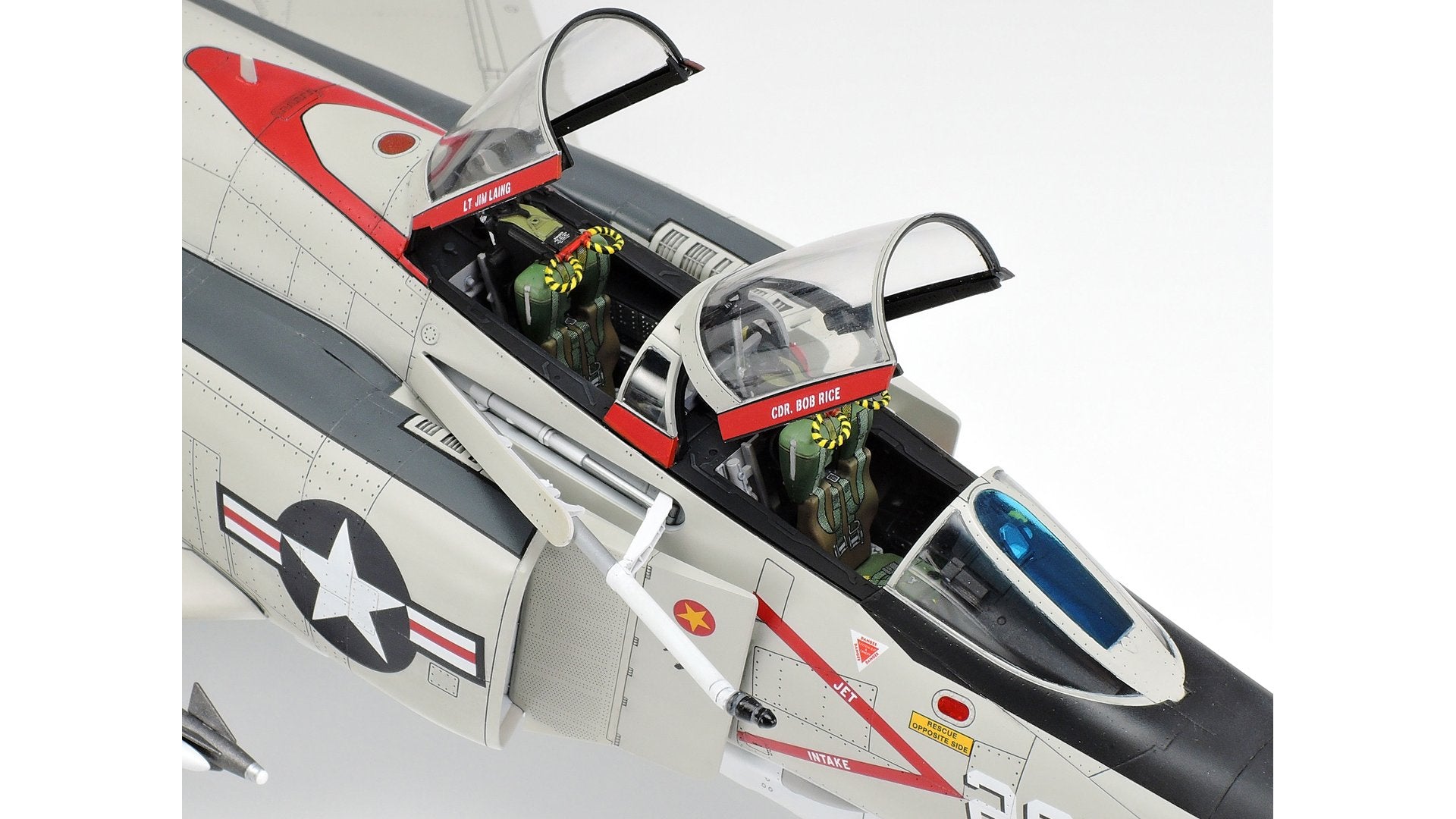 Tamiya 61121 McDonnell Douglas F-4B Phantom II